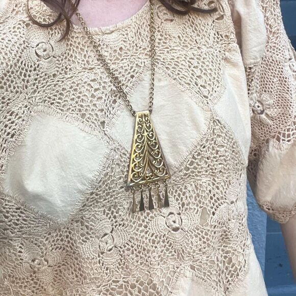 Lisner Pendant Necklace in Gold Tone Metal Mid Century Statement Jewelry Signed - Picture 7 of 16